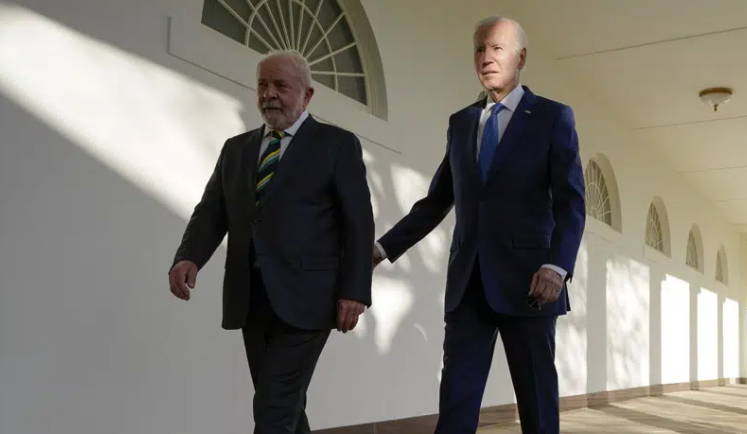 "igualdad social, igualdad racial, la democracia, las energías limpias, el cambio climático y el fortalecimiento de la democracia"