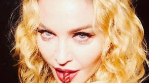 Una irreconocible Madonna obsesionada aparece desfigurada (Imágenes)