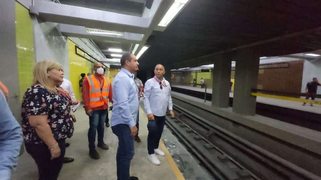 Supervisan avances operativos en estación de Sabana Grande del Metro