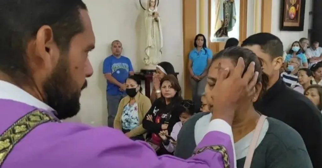 Tuyeros acudieron a la imposición de ceniza