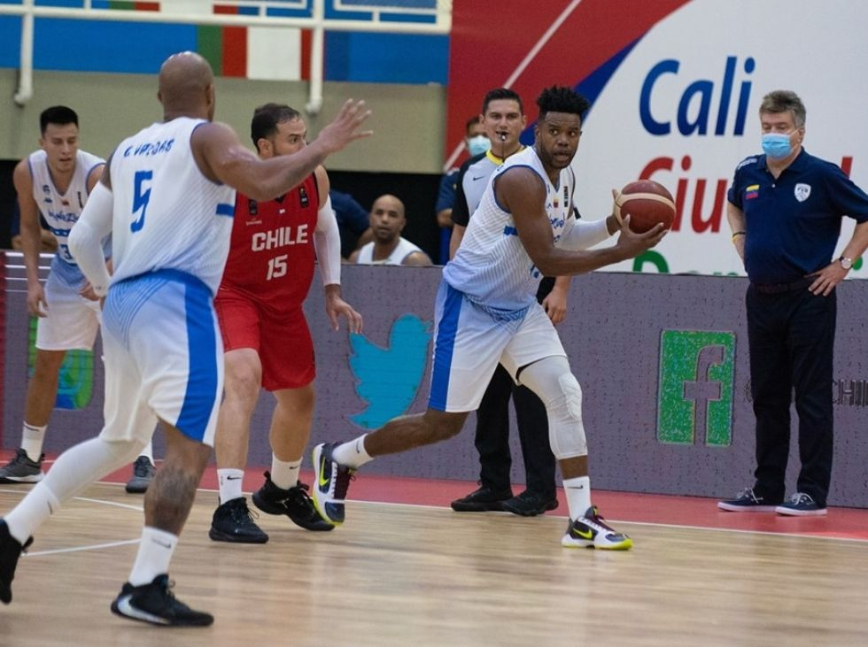 Néstor Colmenares se queda en Trotamundos