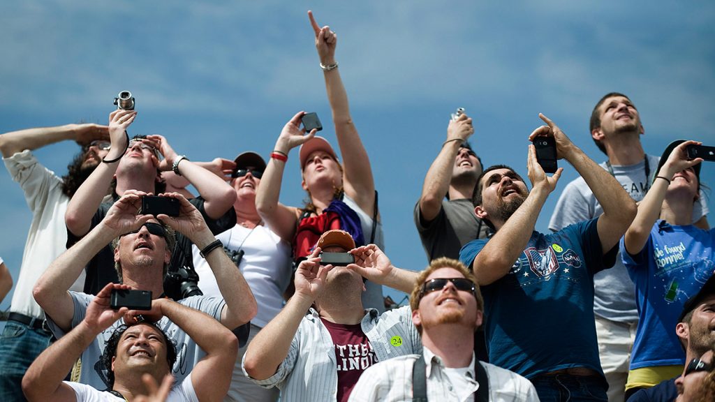 Ovnis: ¿equipos de espionaje, alienígenas o simple basura flotante?