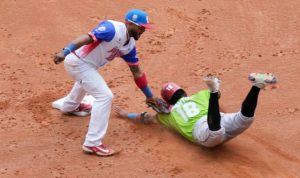 Puerto Rico dejó en el terreno a Cuba y mantiene vivo su chance en la Serie del Caribe