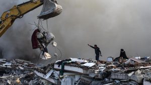 Se eleva a más de 7.800 los fallecidos por terremoto en Siria y Türkiye