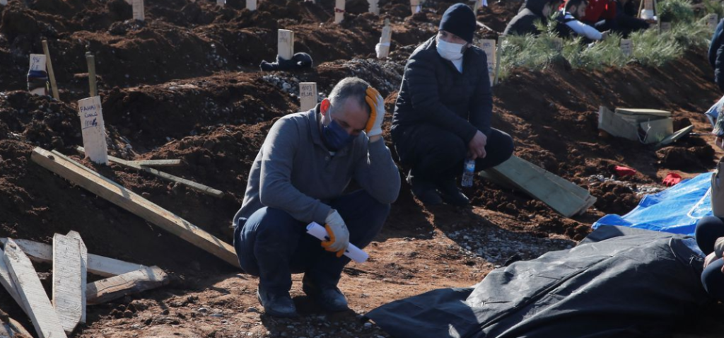 El último balance de víctimas mortales en Turquía y Siria supera las 20 mil