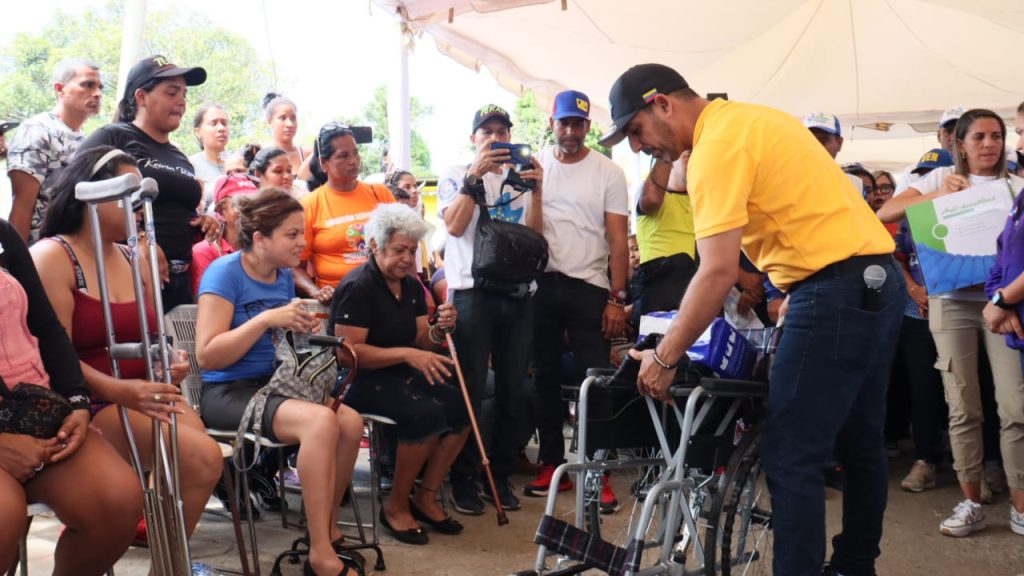 Llevan atención integral a 2.800 familias de Los Olivo en La Guaira