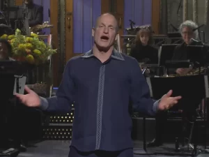 El monólogo de Woody Harrelson en 'Saturday Night Live' hace chistes sobre la conspiración COVID