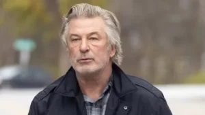 Redujeron los cargos de Alec Baldwin