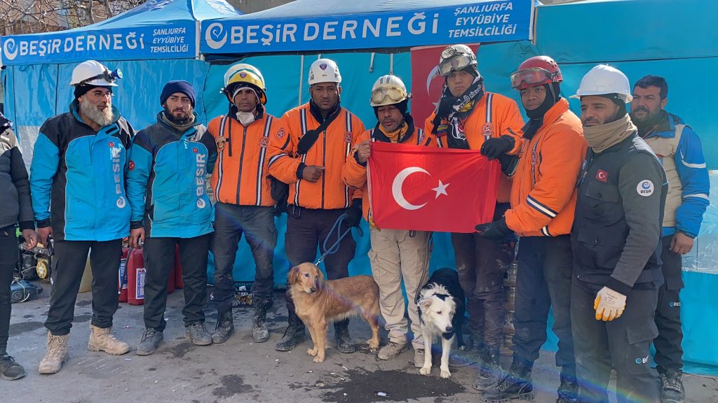 A 7 días del sismo en Turkiye, mujer sobrevive entre escombros