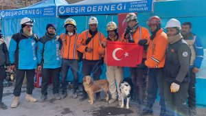 A 7 días del sismo en Turkiye, mujer sobrevive entre escombros