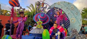 Neoespartanos disfrutan los Carnavales en las playas y calles