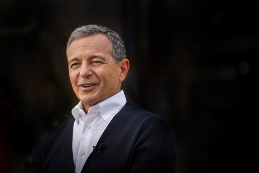 ¿Es Bob Iger la mano oculta detrás de las relaciones entre Disney y China?