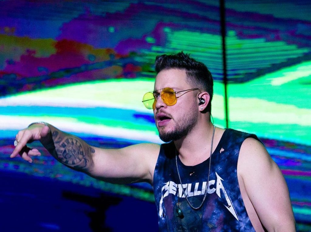 Emilio Vizcaíno se comprometió con su pareja en medio del parto