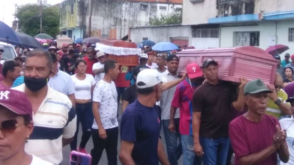 Investigación reveló restos de gasolina en el licor que mató a 11 personas en Chivacoa