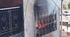 Murieron madre y sus dos hijos al incendiarse vivienda