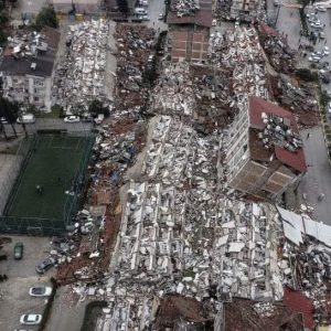 Suman más de 3.500 fallecidos por terremoto en Siria y Türkiye
