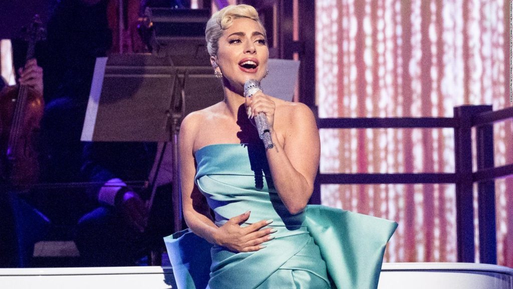 El motivo por el que Lady Gaga no podrá cantar su canción "Hold my hand" en los Oscar 2023