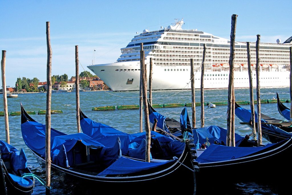 Ahmad-Reza-Ataie-5-destinos-para-irse-de-crucero-en-verano