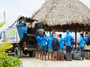ATB-Constructores-y-la-Asociacion-Civil-Chelonia-impulsan-la-conciencia-ecologica-en-las-playas-de-Los-Roques-1