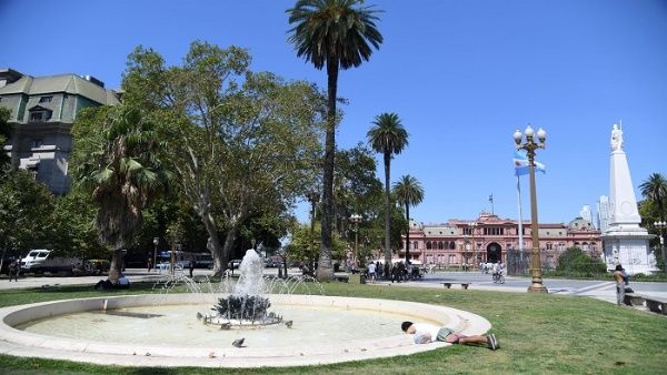 Emiten alerta roja por calor extremo en Buenos Aires, Argentina