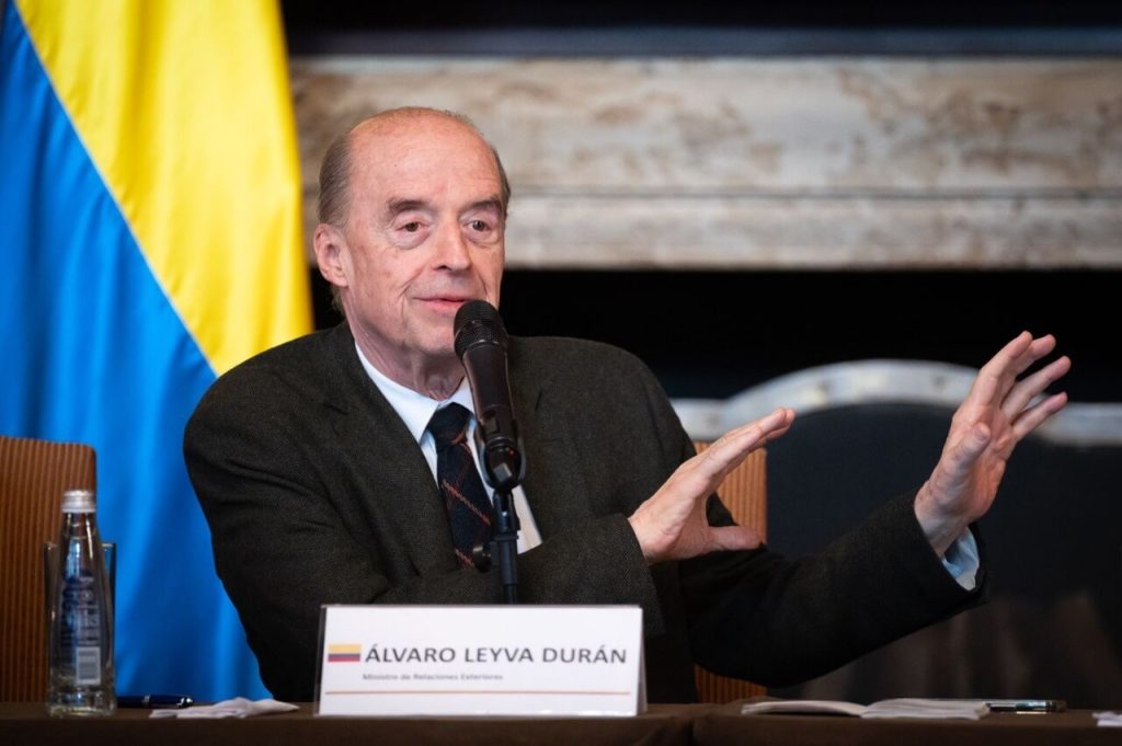 Canciller colombiano pide incluir a Venezuela en debate migratorio