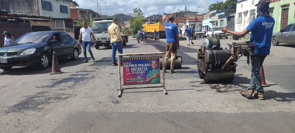 Continúa plan de recuperación vial en Valles del Tuy