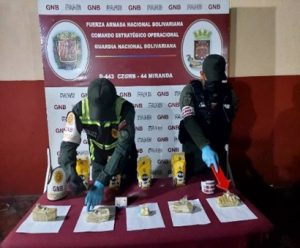 Custodio intentó meter droga al Rodeo en paquetes de harina