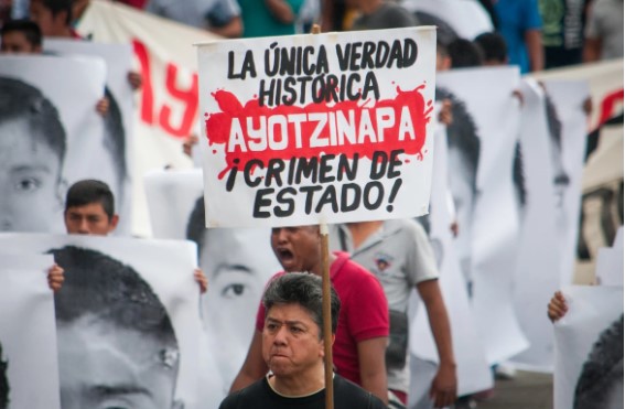 Detienen a nueve policías por caso Ayotzinapa