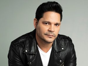 El salsero Rey Ruiz estrenó álbum "Insuperable"