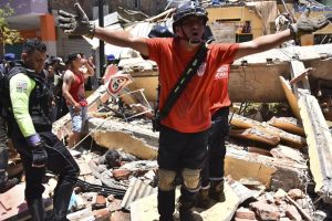 Heridos por sismo en Ecuador se eleva a 489
