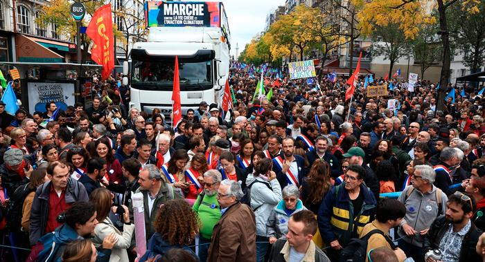 Sexta manifestación masiva contra reformas de pensiones en Francia