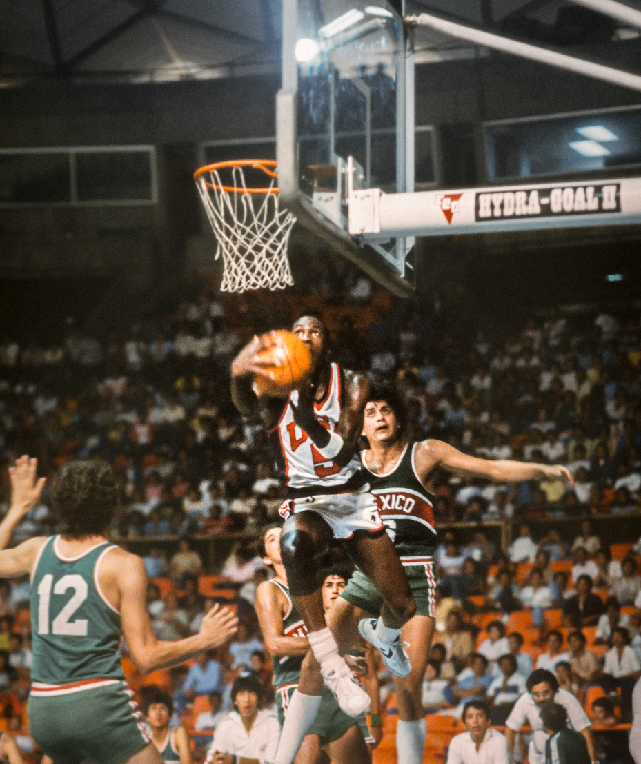 Zapatillas usadas por Michael Jordan en los Juegos Panamericanos de Caracas 1983 serán subastados