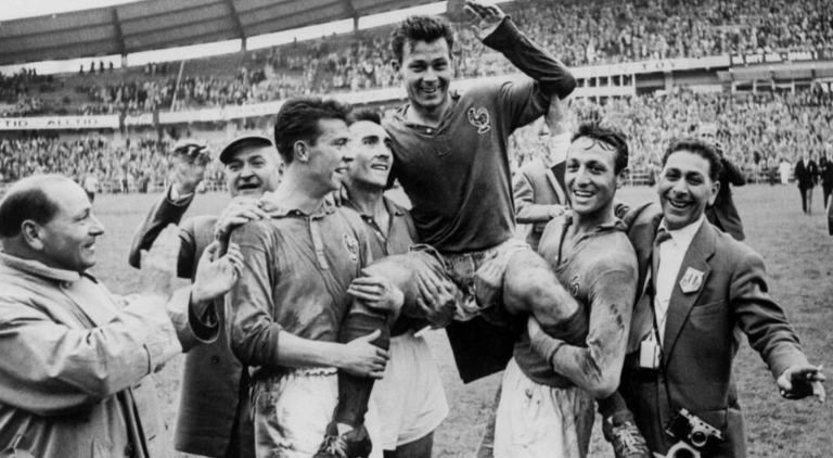 Muere Just Fontaine legendario futbolista francés