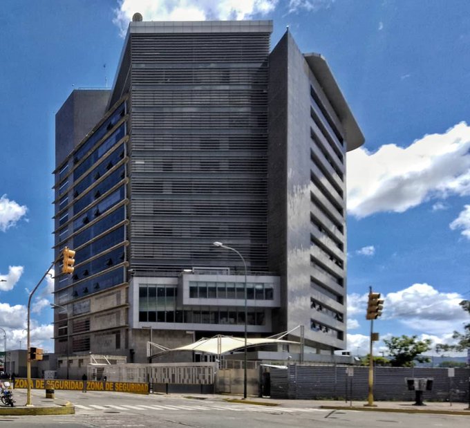 La conspiración de las tres patas