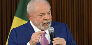 Lula pospone su viaje a China por padecer neumonía