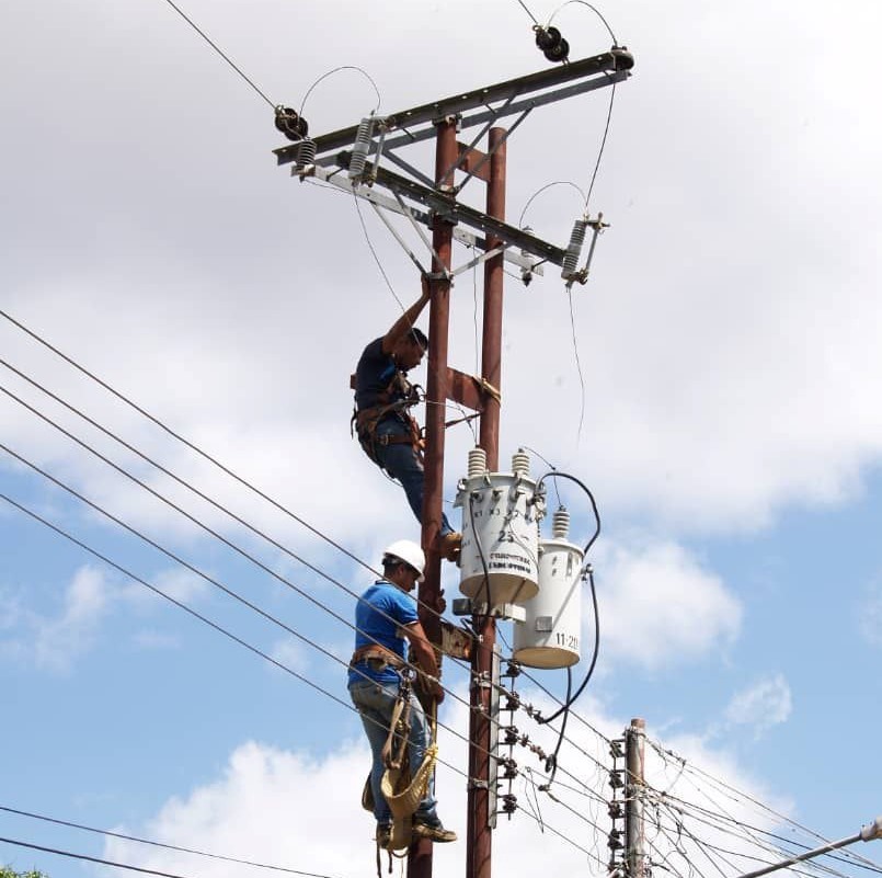 Mejoran el servicio eléctrico en Santa María de Ipire en Guárico