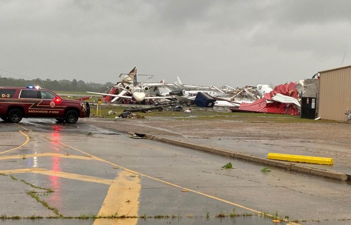 Al menos 23 muertos después de que un tornado arrasara en Misisipi