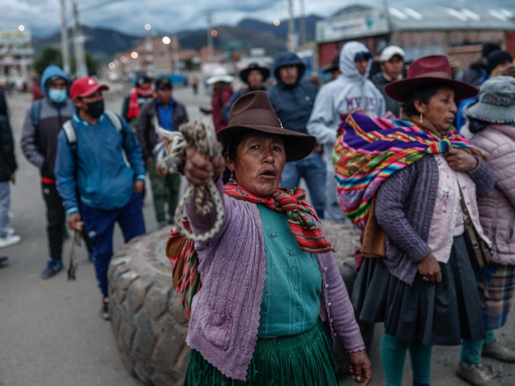 Denuncian violencia y racismo en represión de protestas en Perú