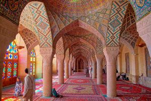 Salar-Ataie-Bandari-Shiraz,-la-ciudad-de-la-poesía