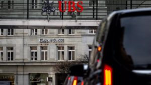 Suiza abre investigación por compra del banco Credit Suisse