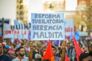 Uruguay se paraliza en reclamo por "brutal" reforma jubilatoria