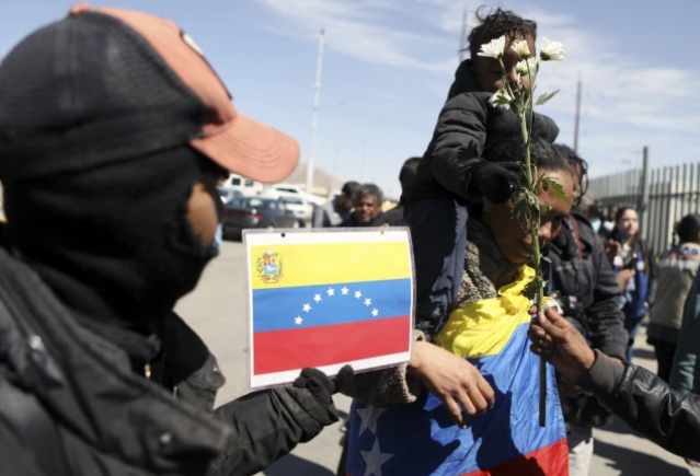 "Me despedí con el corazón roto, porque lo iba a dejar", migrante venezolano busca a su hermano que estaba en centro incendiado en Ciudad Juárez