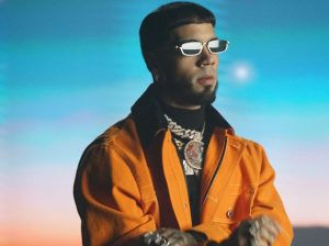 Anuel celebra el éxito de su tema en respuesta a Karol G
