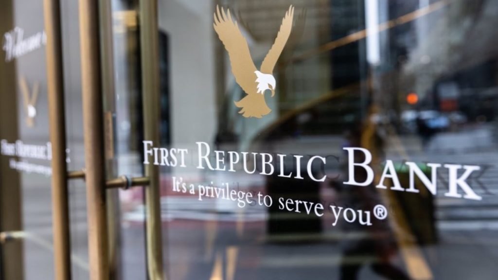 Las acciones de First Republic Bank se desploman un 65 % en la Bolsa de Nueva York