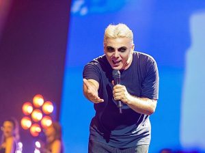 Cristian Castro lanza versión de "Lloviendo estrellas" en metal