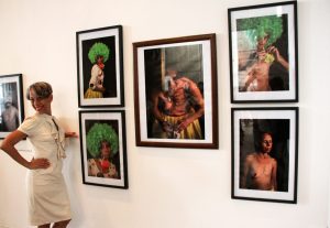 Rostros y cicatrices se exponen en la Galería de Arte Nacional