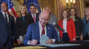 Legislación en Utah prohíbe a niños usar redes sociales sin permiso paterno
