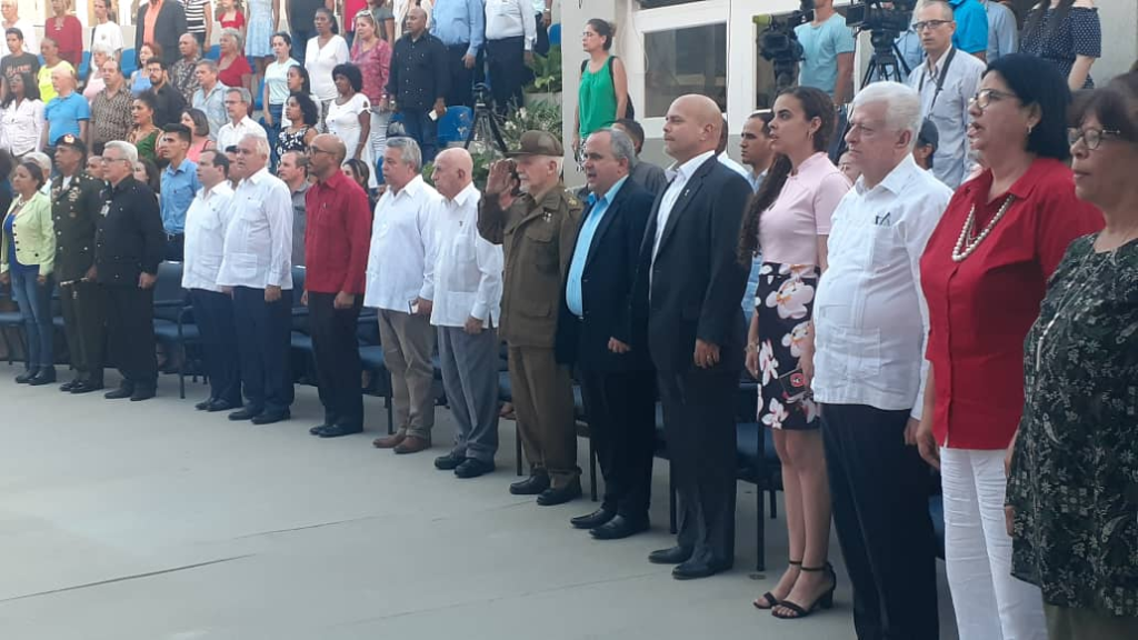 Cultores diplomáticos y autoridades homenajean a Chávez en Cuba