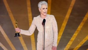 Jamie Lee Curtis gana su primer Oscar y recuerda a sus padres, actores que nunca obtuvieron el galardón