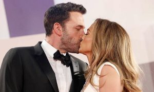 Jennifer Lopez fue captada en la nueva mansión que compró junto a Ben Affleck